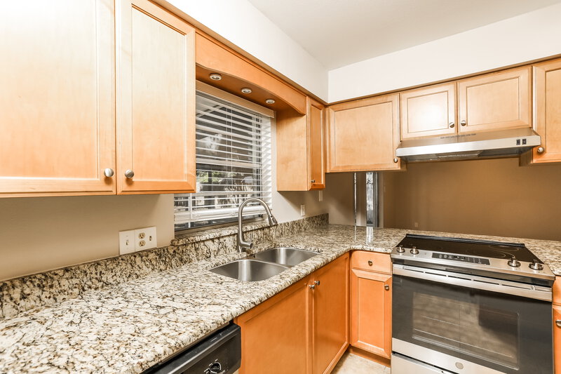 2,860/Mo, 392 Panama Cir Winter Springs, FL 32708 Kitchen View