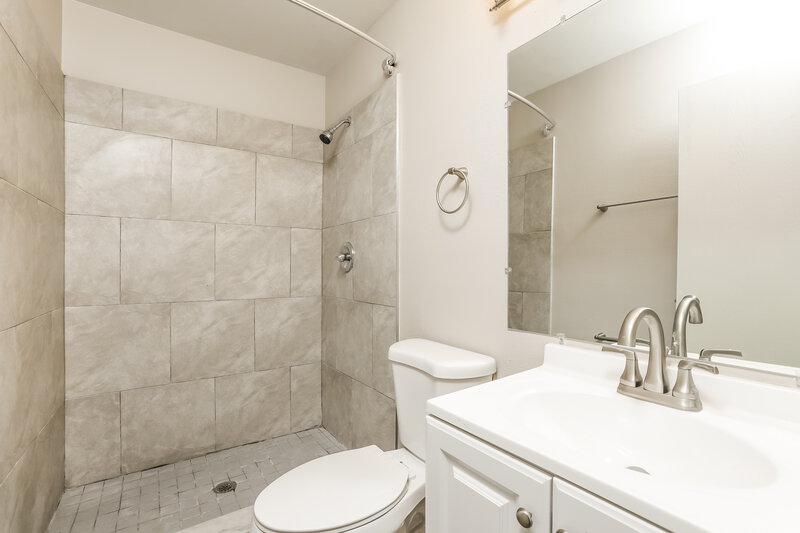 2,860/Mo, 392 Panama Cir Winter Springs, FL 32708 Main Bathroom View