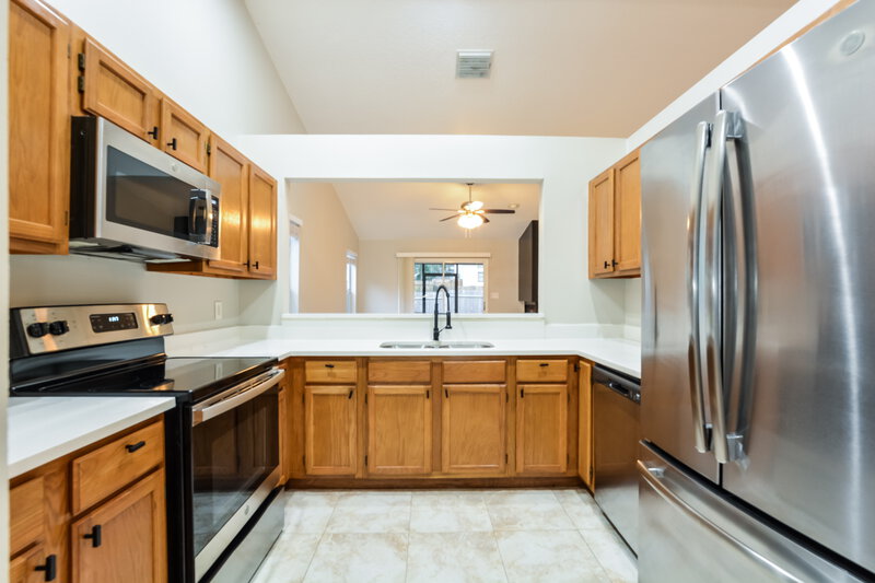 2,230/Mo, 378 Bahia Cir Longwood, FL 32750 Kitchen View