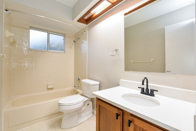 2,230/Mo, 378 Bahia Cir Longwood, FL 32750 Bathroom View