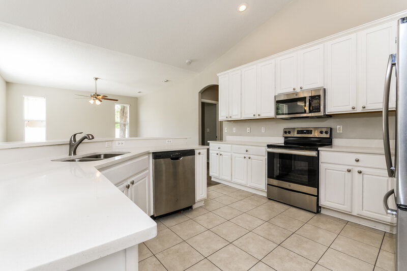 2,505/Mo, 2882 Southern Pines Loop Clermont, FL 34711 Kitchen View 2