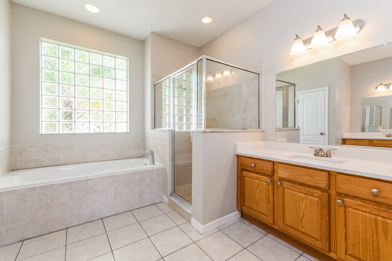 2,505/Mo, 2882 Southern Pines Loop Clermont, FL 34711 Main Bathroom View