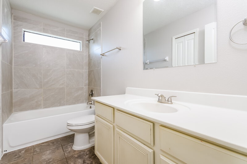 2,030/Mo, 3937 Blossom Dew Dr Kissimmee, FL 34746 Bathroom View