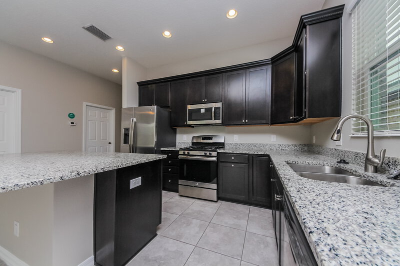 2,390/Mo, 978 Maypole Dr Apopka, FL 32703 Kitchen View