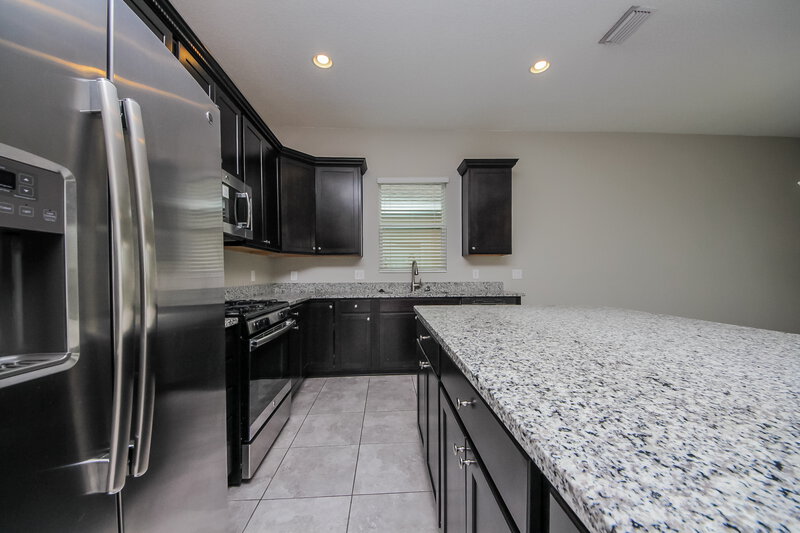 2,390/Mo, 978 Maypole Dr Apopka, FL 32703 Kitchen View 2