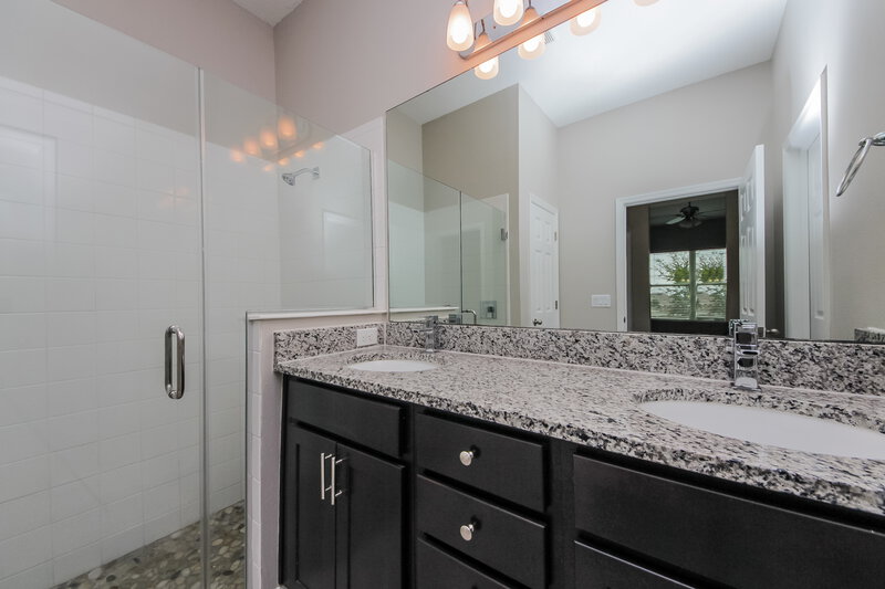 2,390/Mo, 978 Maypole Dr Apopka, FL 32703 Main Bathroom View