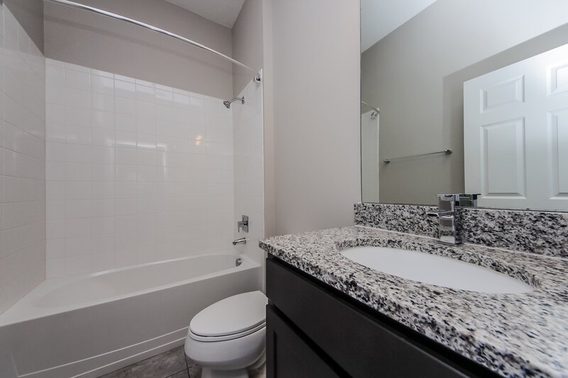2,390/Mo, 978 Maypole Dr Apopka, FL 32703 Bathroom View