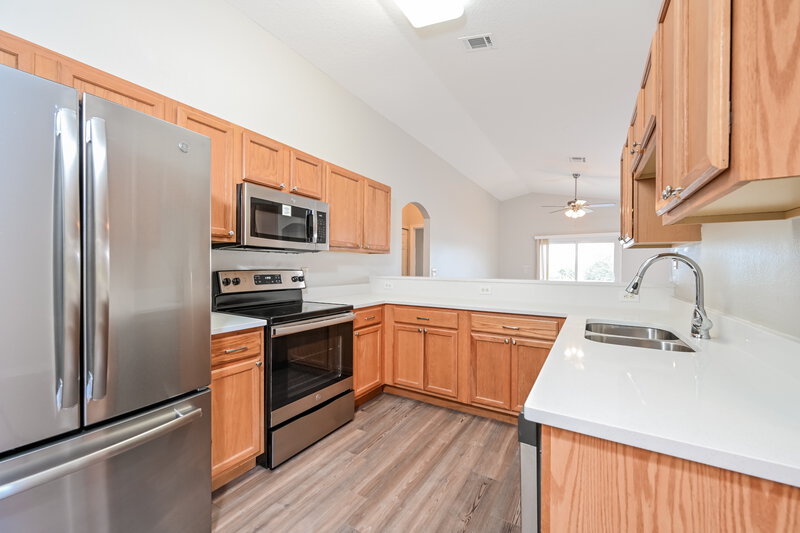 2,080/Mo, 1340 Willow Crest Dr Clermont, FL 34711 Kitchen View