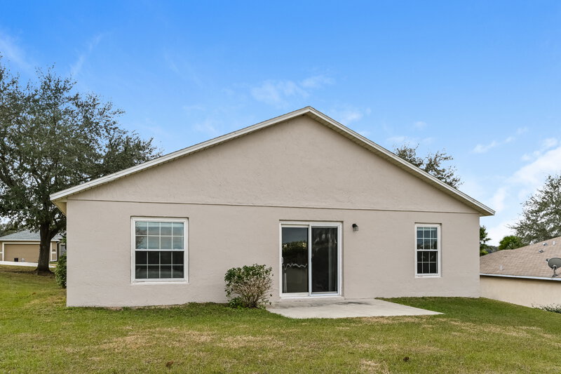 2,145/Mo, 1340 Willow Crest Dr Clermont, FL 34711 Rear View