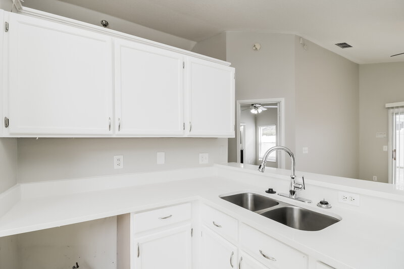 1,850/Mo, 11064 Fairhaven Way Orlando, FL 32825 Kitchen View 2