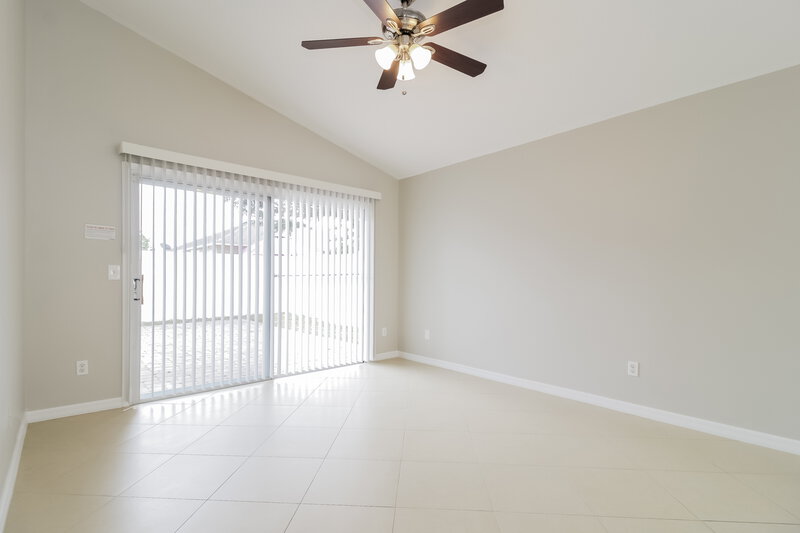 1,850/Mo, 11064 Fairhaven Way Orlando, FL 32825 Family Room View