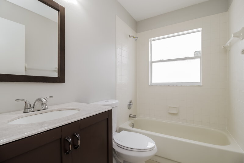 1,850/Mo, 11064 Fairhaven Way Orlando, FL 32825 Bathroom View