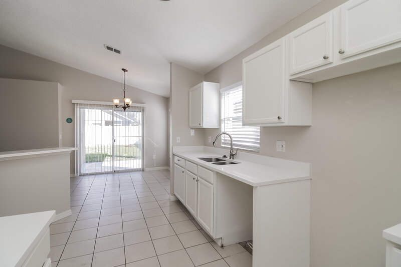 2,350/Mo, 310 Seville Pointe Ave Orlando, FL 32807 Kitchen View 2