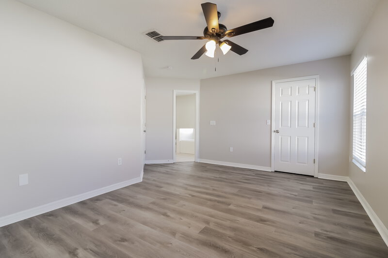 2,350/Mo, 310 Seville Pointe Ave Orlando, FL 32807 Main Bedroom View 2