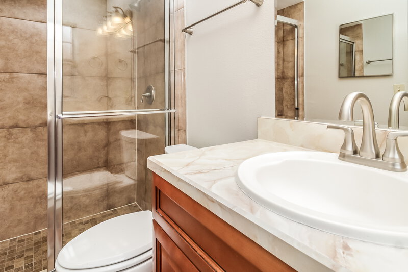 2,405/Mo, 966 Papaya Ln Winter Springs, FL 32708 Main Bathroom View