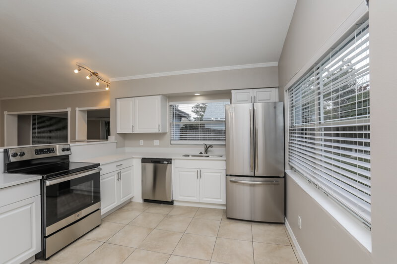 2,320/Mo, 602 Whittingham Pl Lake Mary, FL 32746 Kitchen View