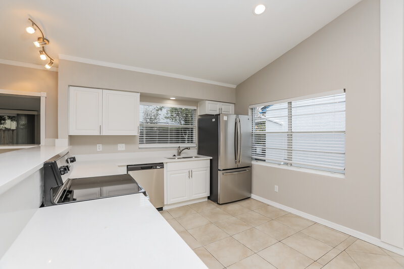 2,320/Mo, 602 Whittingham Pl Lake Mary, FL 32746 Kitchen View 2