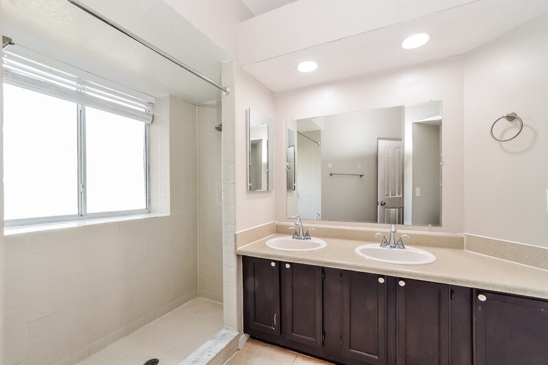 2,420/Mo, 320 MacGregor Rd Winter Springs, FL 32708 Main Bathroom View