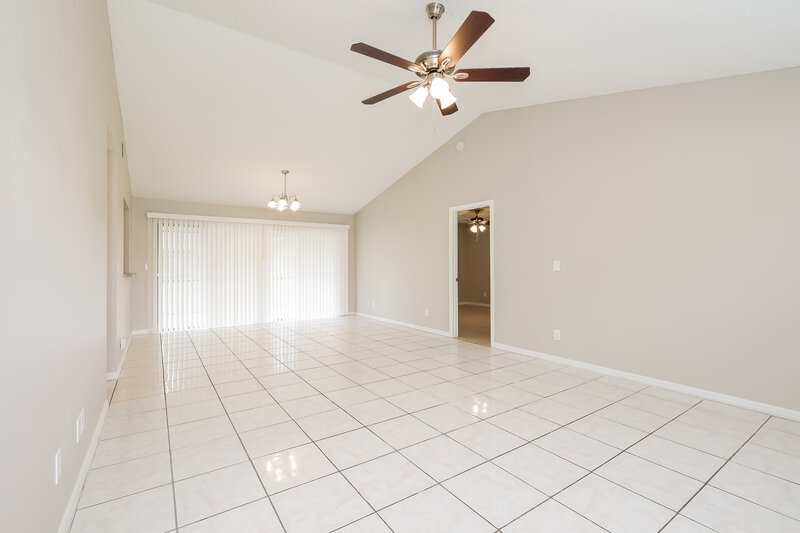 1,765/Mo, 704 Maderia Ct Kissimmee, FL 34758 Living Room View 2