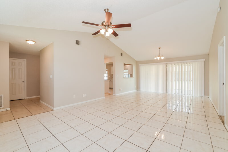1,785/Mo, 704 Maderia Ct Kissimmee, FL 34758 Living Room View