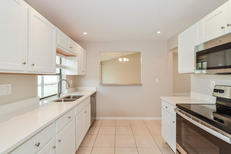 1,785/Mo, 704 Maderia Ct Kissimmee, FL 34758 Kitchen View 2