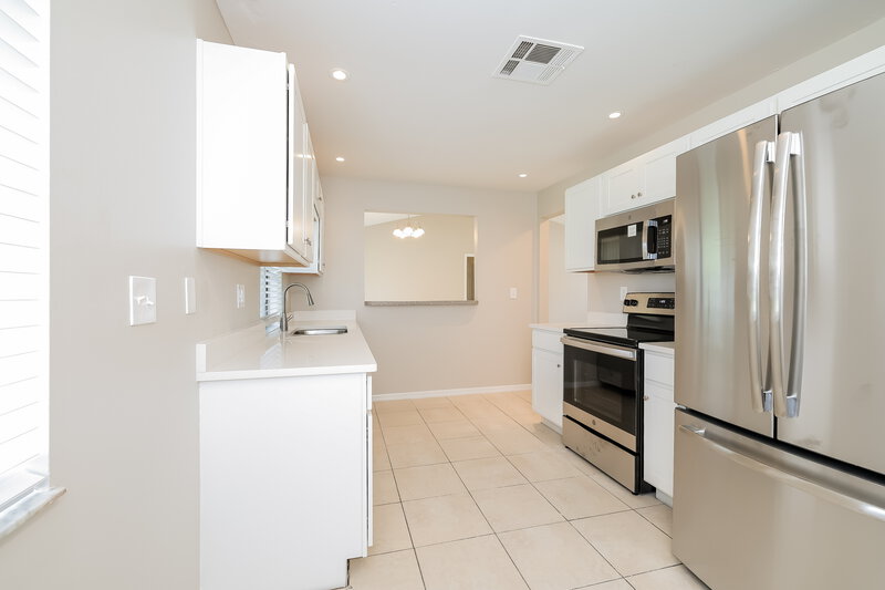 1,765/Mo, 704 Maderia Ct Kissimmee, FL 34758 Kitchen View 3