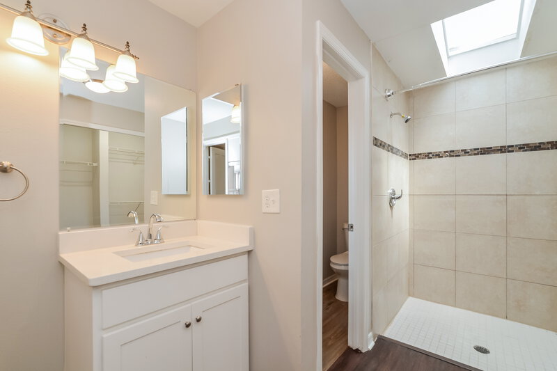 1,785/Mo, 704 Maderia Ct Kissimmee, FL 34758 Main Bathroom View