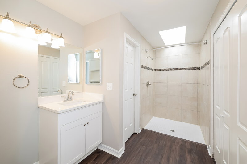 1,765/Mo, 704 Maderia Ct Kissimmee, FL 34758 Main Bathroom View