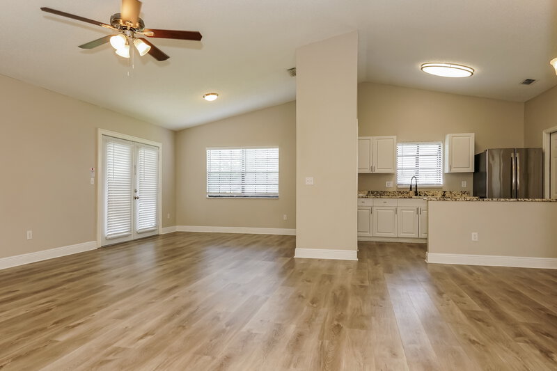 2,045/Mo, 634 Monroe Harbor Pl Sanford, FL 32773 Living Room View 2