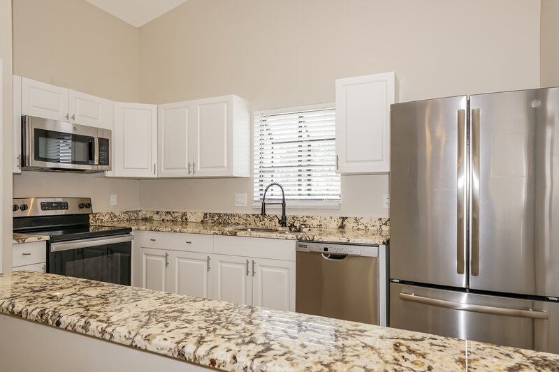 2,045/Mo, 634 Monroe Harbor Pl Sanford, FL 32773 Kitchen View