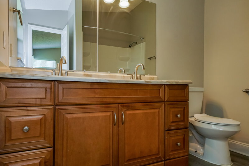 2,045/Mo, 634 Monroe Harbor Pl Sanford, FL 32773 Bathroom View