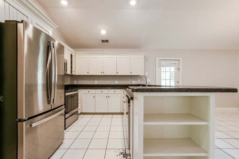 2,680/Mo, 222 Washington Ave Lake Mary, FL 32746 Kitchen View 2