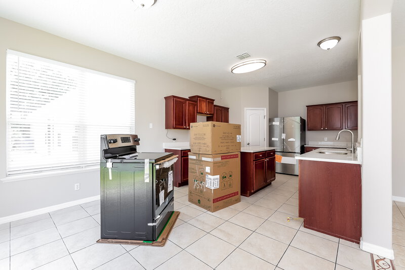 2,470/Mo, 2103 The Oaks Blvd Kissimmee, FL 34746 Kitchen View