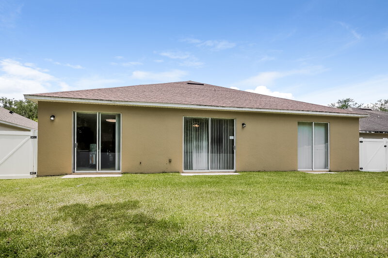 2,470/Mo, 2103 The Oaks Blvd Kissimmee, FL 34746 Rear View