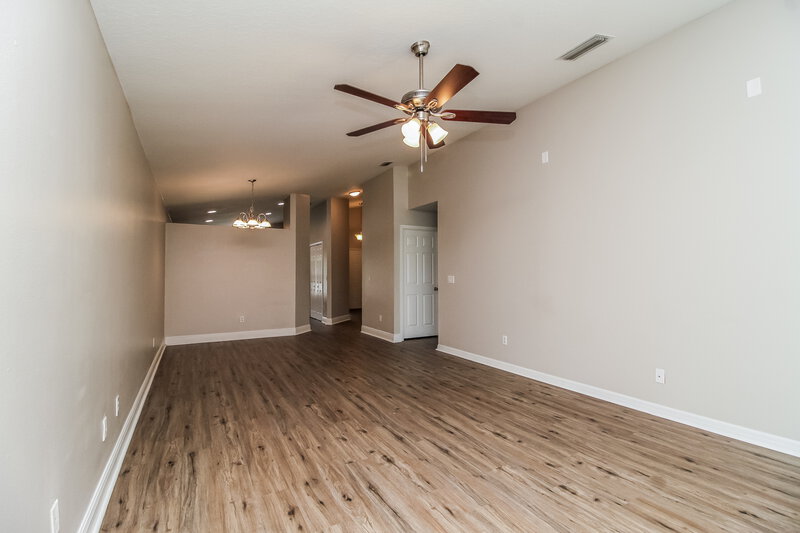 2,245/Mo, 750 E Franklin St Oviedo, FL 32765 Living Room View 2