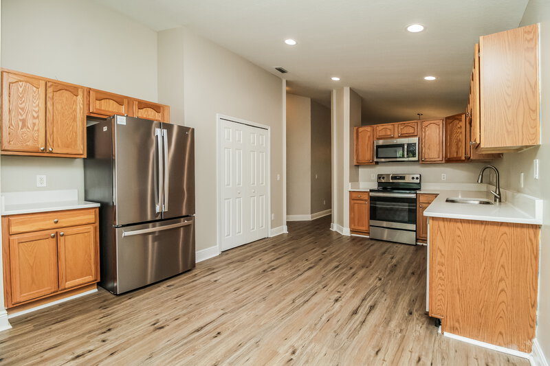 2,245/Mo, 750 E Franklin St Oviedo, FL 32765 Kitchen View