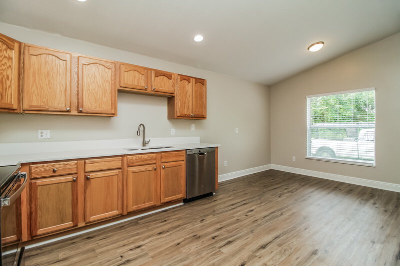2,245/Mo, 750 E Franklin St Oviedo, FL 32765 Kitchen View 2