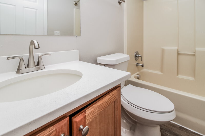 2,245/Mo, 750 E Franklin St Oviedo, FL 32765 Bathroom View