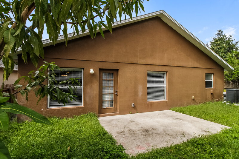 2,245/Mo, 750 E Franklin St Oviedo, FL 32765 Rear View