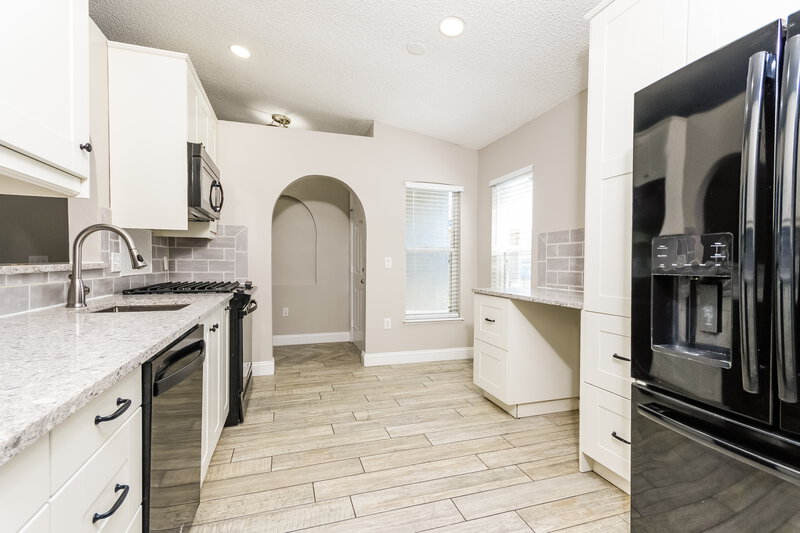 3,050/Mo, 16213 Wilkinson Dr Clermont, FL 34714 Kitchen View 2