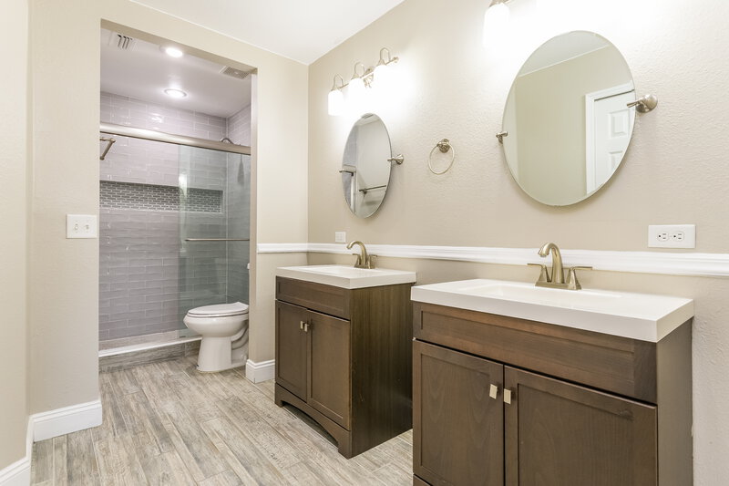 3,050/Mo, 16213 Wilkinson Dr Clermont, FL 34714 Main Bathroom View