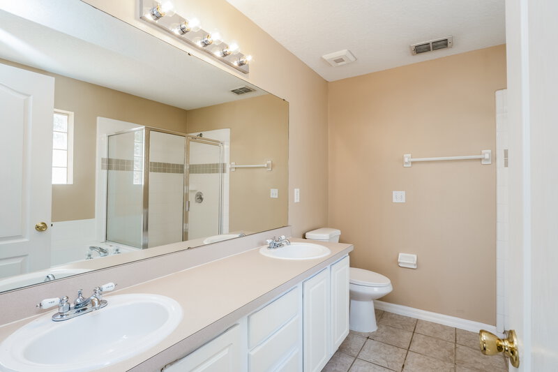 2,180/Mo, 10449 Lake Hasson Cir Clermont, FL 34711 Main Bathroom View