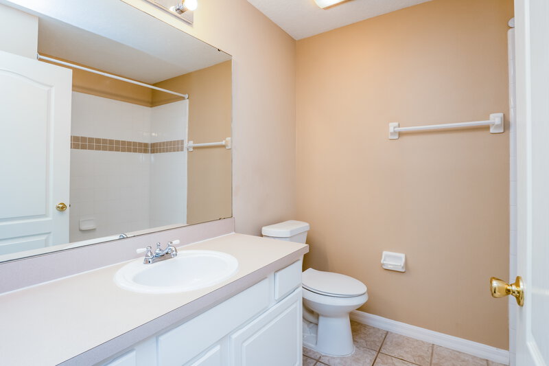 2,180/Mo, 10449 Lake Hasson Cir Clermont, FL 34711 Bathroom View