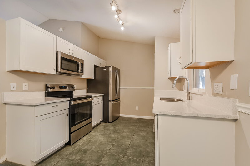 2,055/Mo, 10525 Reagans Run Dr Clermont, FL 34711 Kitchen View 2