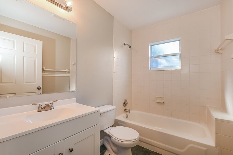 2,055/Mo, 10525 Reagans Run Dr Clermont, FL 34711 Bathroom View