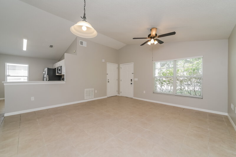 2,295/Mo, 326 Daniels Pointe Dr Winter Garden, FL 34787 Living Room View 3