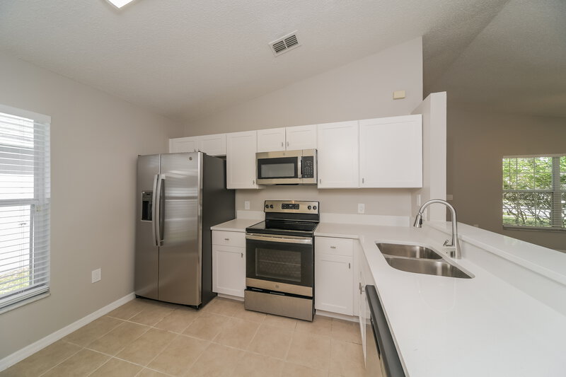 2,295/Mo, 326 Daniels Pointe Dr Winter Garden, FL 34787 Kitchen View
