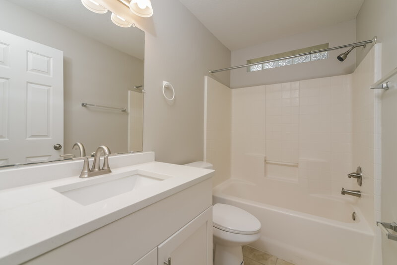 2,295/Mo, 326 Daniels Pointe Dr Winter Garden, FL 34787 Main Bathroom View