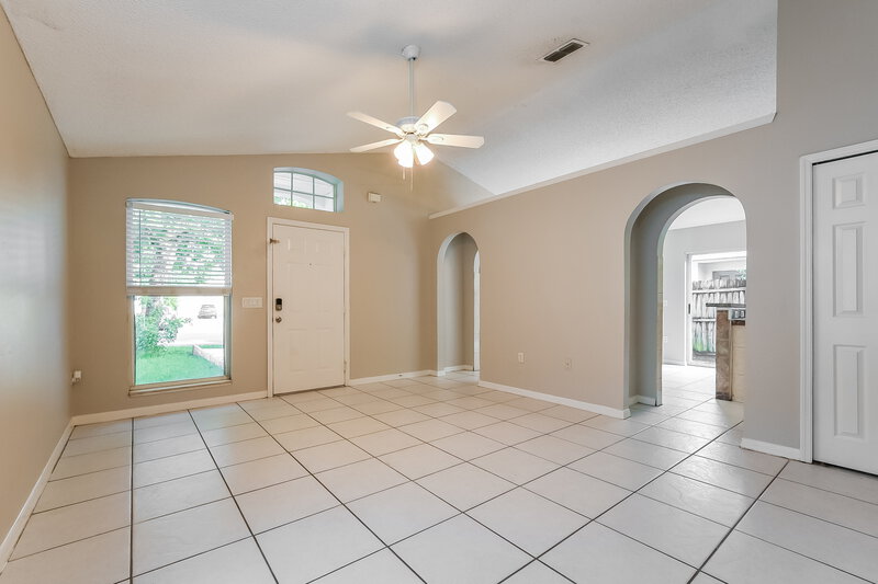 2,570/Mo, 160 Gleason Cv Sanford, FL 32773 Living Room View