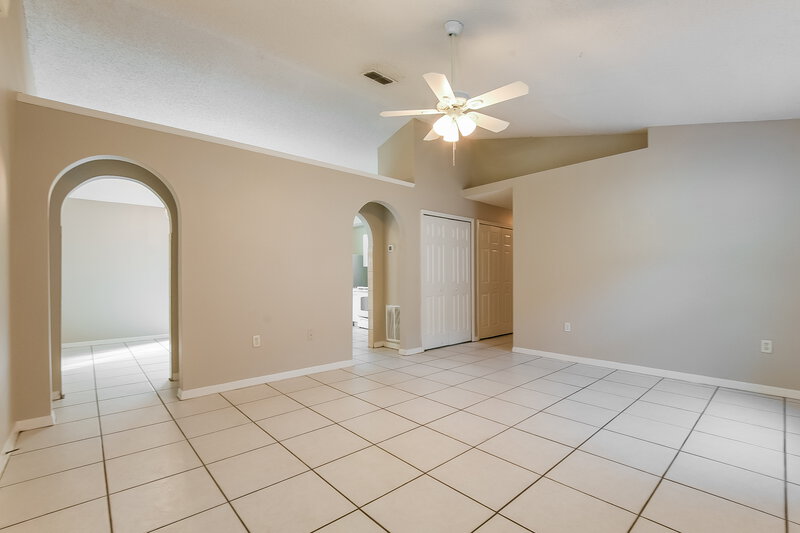 2,570/Mo, 160 Gleason Cv Sanford, FL 32773 Living Room View 2